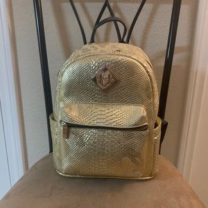 Hater Snapback Samll Gold Out of stock everywhere